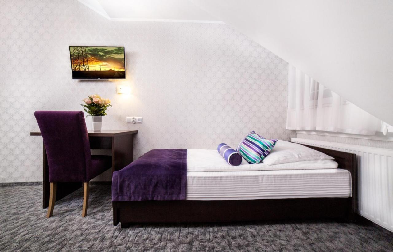 Dwor Olimp Hotel Stalowa Wola Exterior photo