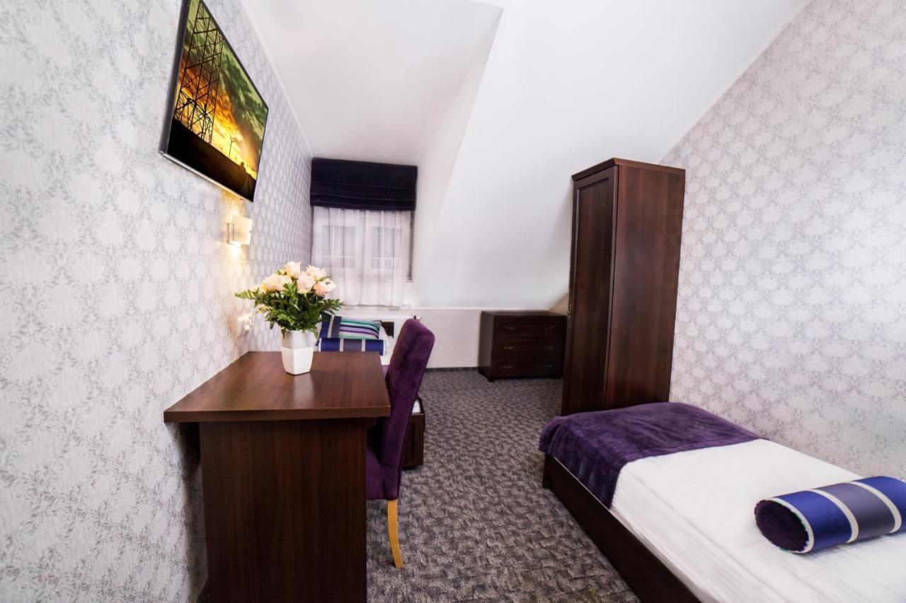 Dwor Olimp Hotel Stalowa Wola Exterior photo